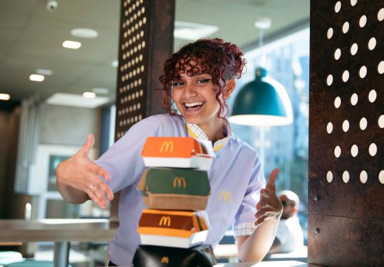  McDonald's em Andradina (SP) Oferece 4 Vagas para Atendentes de Restaurante