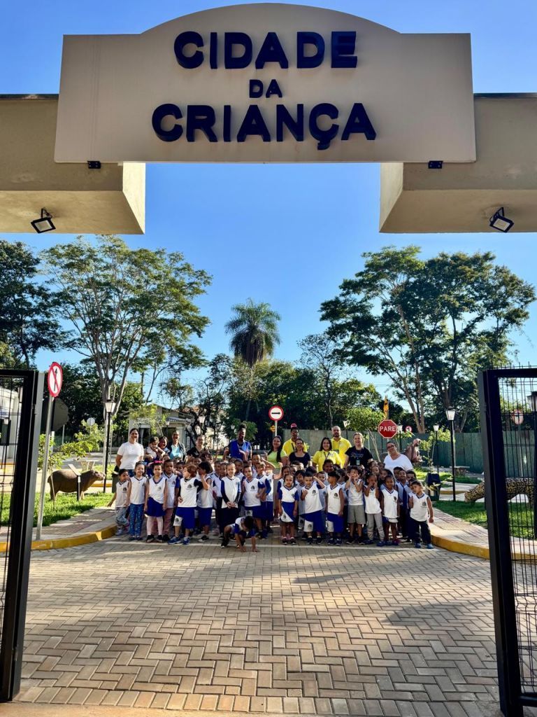 Crianças da Emeb Odette Costa vivenciam história e natureza em visita à Cidade da Criança, em Araçatuba - Alunos da rede municipal conhecem história e natureza na Cidade da Criança