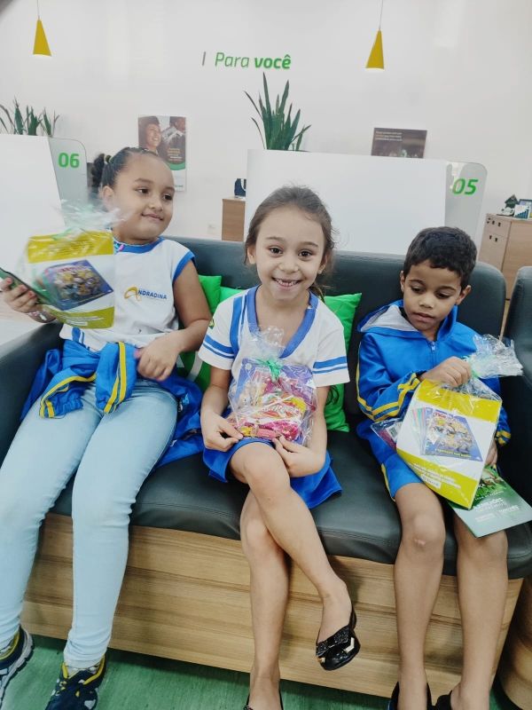Sicredi leva educação financeira às escolas e transforma aprendizado em brincadeira em Andradina - Andradina participa da Semana Nacional de Educação Financeira Sicredi leva educação financeira às escolas e transforma aprendizado em brincadeira em Andradina - Andradina participa da Semana Nacional de Educação Financeira