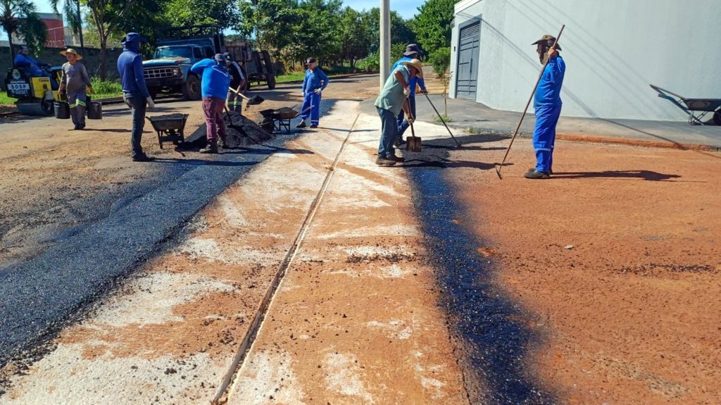 Araçatuba acelera construção de sarjetões e prevê 100 obras até o fim do ano - Araçatuba já construiu 26 sarjetões em 2025 e meta é chegar a 100