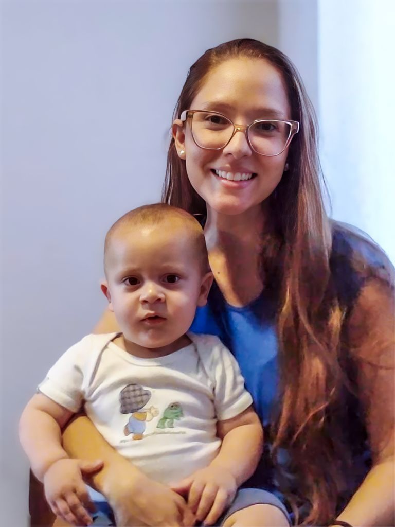 Banco de Leite de Araçatuba homenageia maiores doadoras de 2024 e reforça apelo por novas contribuições - Beatriz, com o filho Pedro: homenagem por doações Banco de Leite de Araçatuba homenageia maiores doadoras de 2024 e reforça apelo por novas contribuições - Beatriz, com o filho Pedro: homenagem por doações