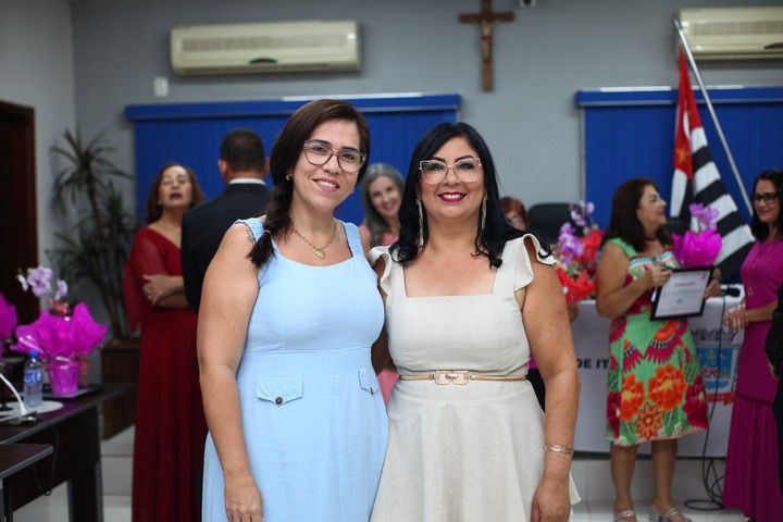 Cátia Abreu inaugura Galeria Lilás em Itapura - Cátia Abreu durante homenagens na Câmara de Itapura - Foto: Divulgação Cátia Abreu inaugura Galeria Lilás em Itapura - Cátia Abreu durante homenagens na Câmara de Itapura - Foto: Divulgação