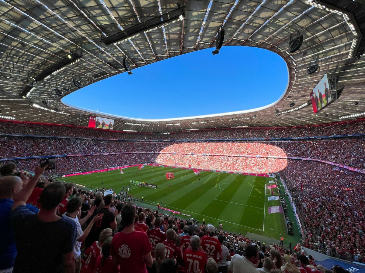 Onde assistir Wolfsburg x RB Leipzig pela Bundesliga - Jogo do Campeonato Alemao - Foto de <a href="https://unsplash.com/pt-br/@piak?utm_content=creditCopyText&utm_medium=referral&utm_source=unsplash">Josip Ivankovic</a> na <a href="https://unsplash.com/pt-br/fotografias/um-grande-estadio-cheio-de-muitas-pessoas-lPSlQurbo Onde assistir Wolfsburg x RB Leipzig pela Bundesliga - Jogo do Campeonato Alemao - Foto de <a href="https://unsplash.com/pt-br/@piak?utm_content=creditCopyText&utm_medium=referral&utm_source=unsplash">Josip Ivankovic</a> na <a href="https://unsplash.com/pt-br/fotografias/um-grande-estadio-cheio-de-muitas-pessoas-lPSlQurbo