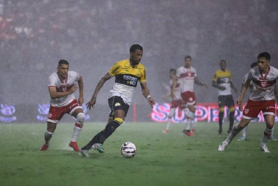 Criciúma x Bragantino: onde assistir ao vivo, horário e escalações do jogo de ida da Copa do Brasil