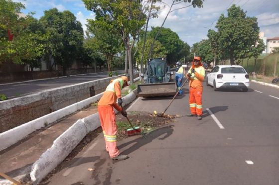 Prefeitura de Araçatuba intensifica serviços de limpeza e manutenção urbana em vários bairros