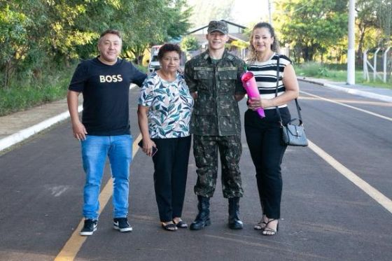 Tiro de Guerra de Andradina realiza emocionante homenagem às mães dos atiradores