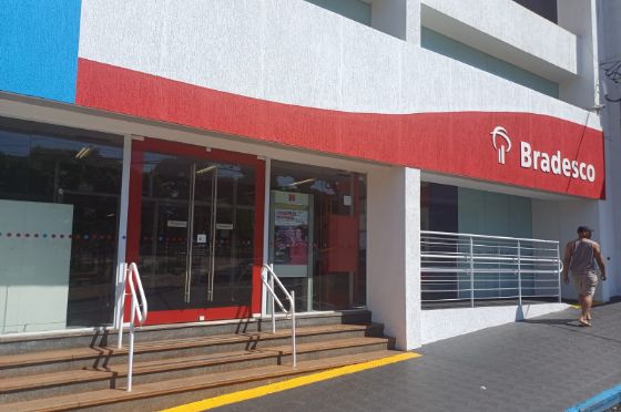 Bancos funcionam em meio período em Andradina (SP) no feriado de 6 de agosto