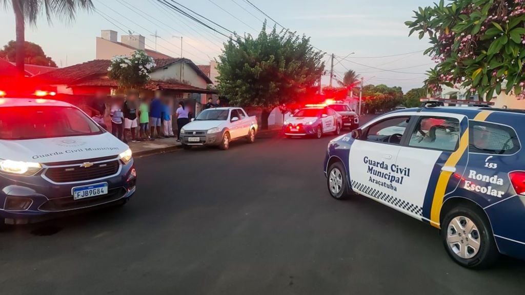 GCM de Araçatuba flagra veículo com sete adolescentes na carroceria durante patrulhamento na madrugada - Motorista estava sem habilitação e com o veículo irregular - Foto: Divulgação/Prefeitura