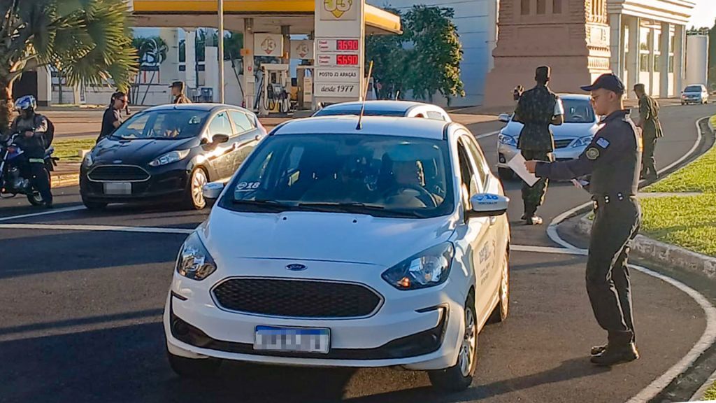 Prefeitura de Araçatuba e Tiro de Guerra fazem ação do Maio Amarelo - Movimento Maio Amarelo em Araçatuba Prefeitura de Araçatuba e Tiro de Guerra fazem ação do Maio Amarelo - Movimento Maio Amarelo em Araçatuba