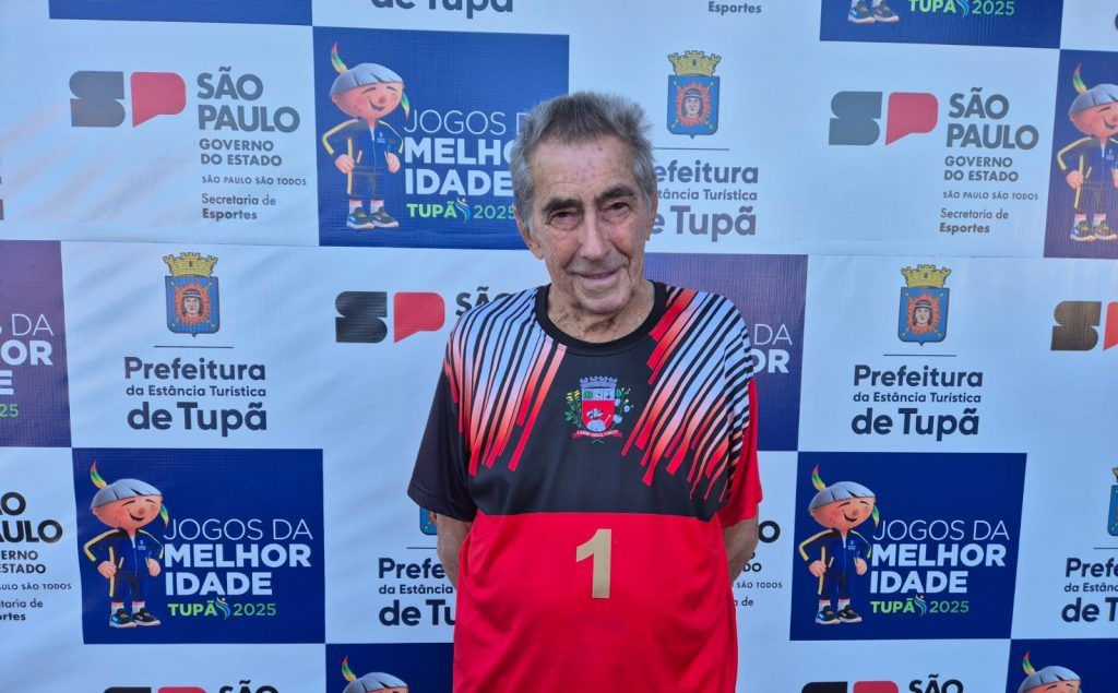 Aos 87 anos, Mauro Ferrari é a alma dos Jogos da Melhor Idade: “Não falhei um ano sequer desde 1998!” - Na etapa que abriu a fase regional do Jomi 2025, em Tupã, Mauro participou do vôlei adaptado e da dança de salão. Aos 87 anos, Mauro Ferrari é a alma dos Jogos da Melhor Idade: “Não falhei um ano sequer desde 1998!” - Na etapa que abriu a fase regional do Jomi 2025, em Tupã, Mauro participou do vôlei adaptado e da dança de salão.