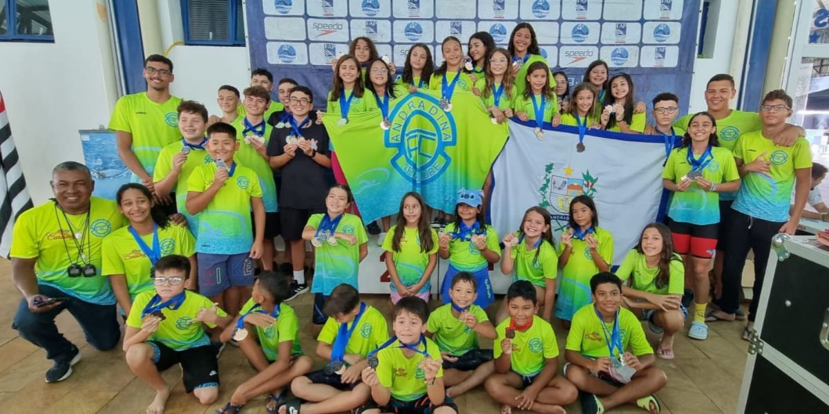 Peixinhos de ouro: natação de Andradina dá show com 104 medalhas - Natação andradinense é destaque em competição Peixinhos de ouro: natação de Andradina dá show com 104 medalhas - Natação andradinense é destaque em competição