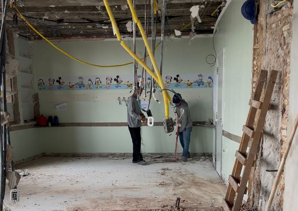 Araçatuba amplia UTI Pediátrica da Santa Casa com 10 novos leitos e investimento de R$ 1,45 milhão - Obras para implantação de 10 novos leitos de UTI Pediátrica na Santa Casa de Araçatuba estão em andamento Araçatuba amplia UTI Pediátrica da Santa Casa com 10 novos leitos e investimento de R$ 1,45 milhão - Obras para implantação de 10 novos leitos de UTI Pediátrica na Santa Casa de Araçatuba estão em andamento