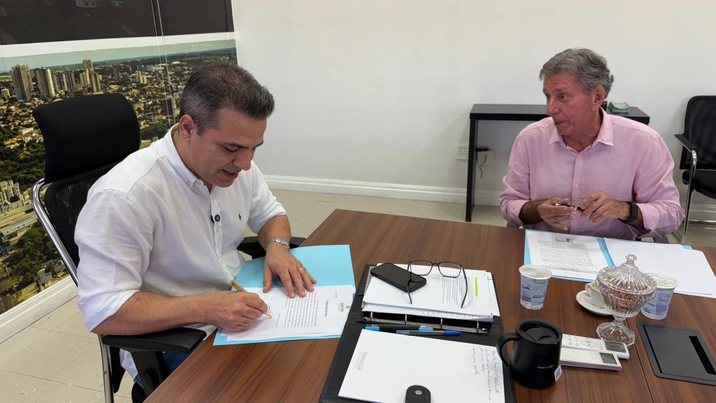Araçatuba inicia obra de drenagem no bairro Morada dos Nobres para combater alagamentos - Prefeito assina ordem de serviço para obra de drenagem no Morada dos Nobres Araçatuba inicia obra de drenagem no bairro Morada dos Nobres para combater alagamentos - Prefeito assina ordem de serviço para obra de drenagem no Morada dos Nobres