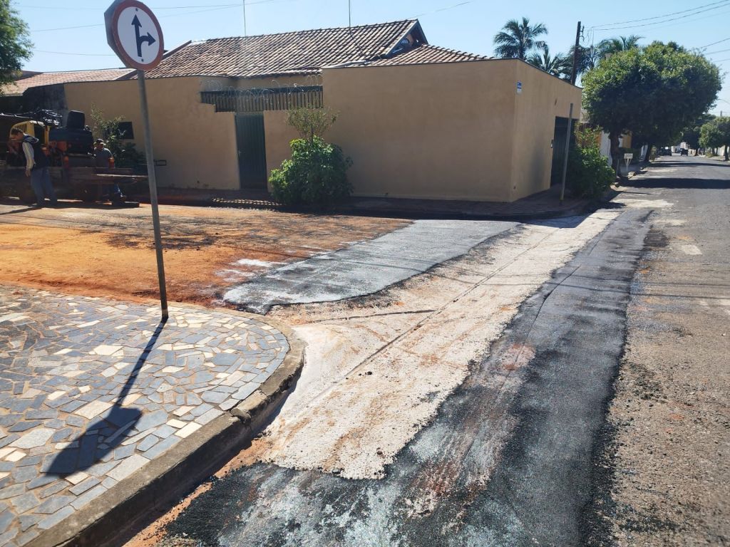 Obras de sarjetões interditam vias em quatro bairros de Araçatuba a partir de segunda-feira - Prefeitura inicia construção de sarjetões em quatro bairros a partir de segunda-feira Obras de sarjetões interditam vias em quatro bairros de Araçatuba a partir de segunda-feira - Prefeitura inicia construção de sarjetões em quatro bairros a partir de segunda-feira