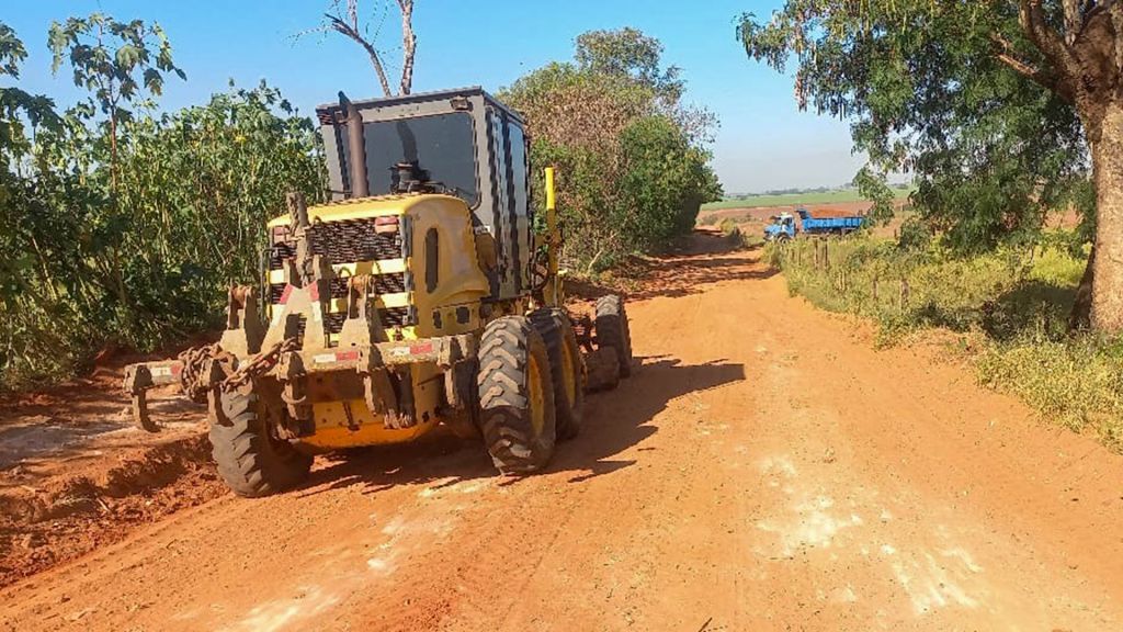 Araçatuba intensifica manutenção de estradas rurais e vias de terra após chuvas - Prefeitura intensifica manutenção de estradas rurais e vias não asfaltadas Araçatuba intensifica manutenção de estradas rurais e vias de terra após chuvas - Prefeitura intensifica manutenção de estradas rurais e vias não asfaltadas
