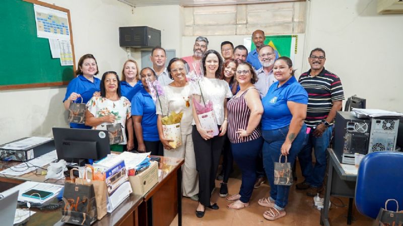 Servidoras municipais de Araçatuba são homenageadas pelo Dia da Mulher - Primeira-dama Priscila Zanatta homenagea mulheres - Foto: Divulgação/Prefeitura