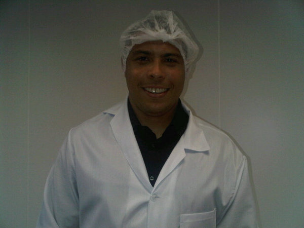Ronaldo se veste de farmacêutico para comercial - 