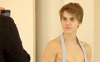 Cantor Justin Bieber manda foto sexy para namorada