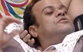 Ex-BBB Daniel ganha réplica da famosa palmeira da casa