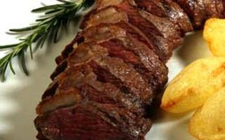 Simples:Faça picanha de tiras com batatas