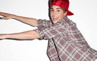 Justin Bieber faz cabelo da mãe pegar fogo