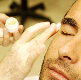 Homens assumem vaidade e aderem ao design das sobrancelhas - Homens assumem vaidade e aderem ao design das sobrancelhas -