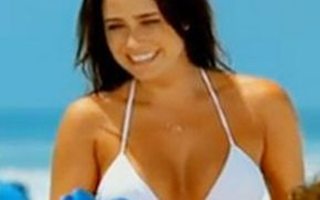 Fernanda Vasconcellos aparece sem umbigo em comercial