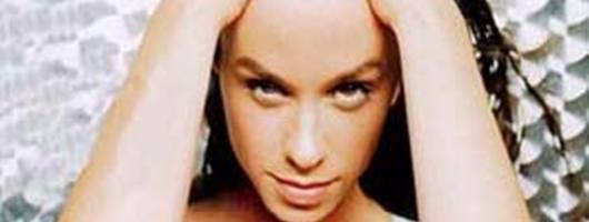 Filho de Alanis Morissette nasce na noite do Natal
