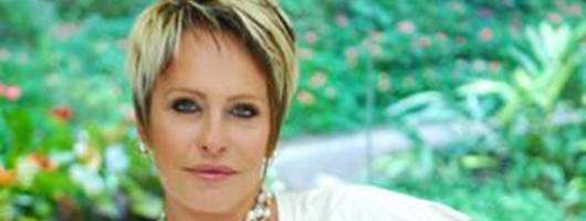 Ana Maria Braga tatua o nome do marido nas costas