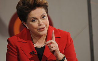 Dilma assina MP que reajusta tabela do IR em 4,5%