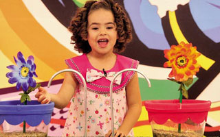 SBT pode lançar menina Maisa no remake de &quot;Carrossel&quot;