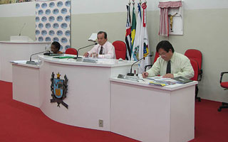 Câmara aprova CEI contra prefeito 