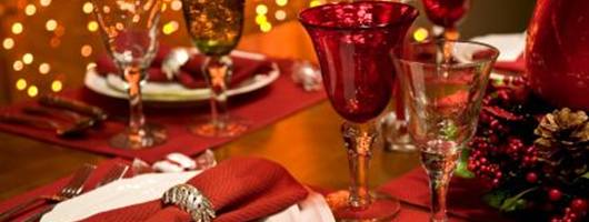 Aprenda como decorar e arrumar a mesa para a ceia de Natal