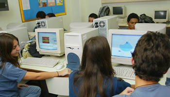 Escola não aproveita bem a internet e o computador 