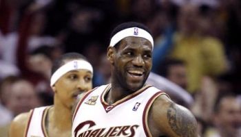 Le Bron James faz 40 pontos e Cleveland abre 2 a 0 nos playoffs