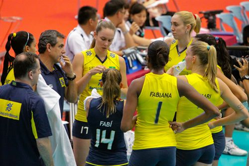 Brasil vence Polônia e termina fase classificatória em primeiro - 