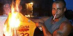 Torcida do Cleveland se revolta e chora saída de LeBron James