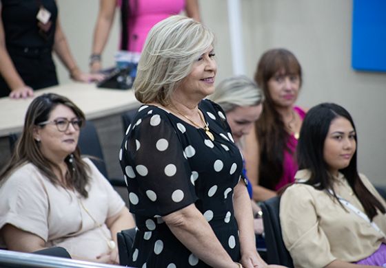 Sessão em homenagem às mulheres comove espectadores em Andradina