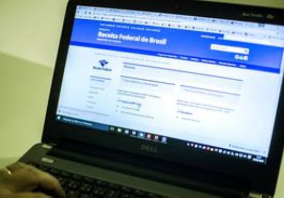 Mais de 3,3 milhões de contribuintes recebem hoje restituição do IR