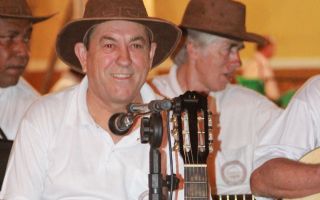 Violeiros da orquestra “Nego Viana” são destaque da Festa da Mandioca