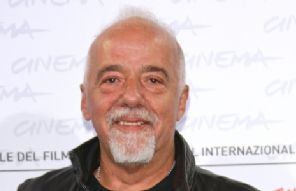 Paulo Coelho se diz decepcionado com Copa e detona Ronaldo: 'imbecil'