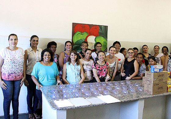 Primeira aula de oficina de doces do Governo de Andradina focou ovos de Páscoa