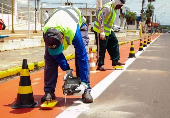 Nova ciclofaixa requer atenção de motorista