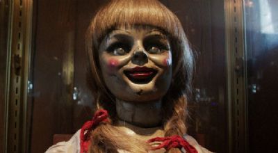 Após pegadinha com Chucky, Silvio Santos lança terror com boneca Annabelle