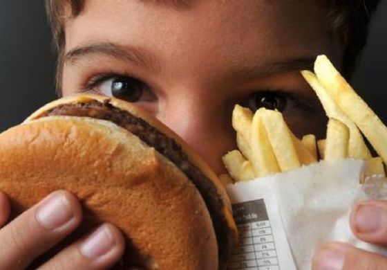 Estudo relaciona falta de sono à alta da obesidade infantil