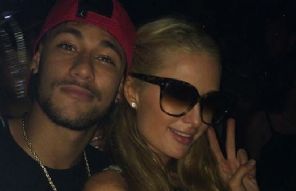 Neymar posta foto com Paris Hilton em boate em Ibiza