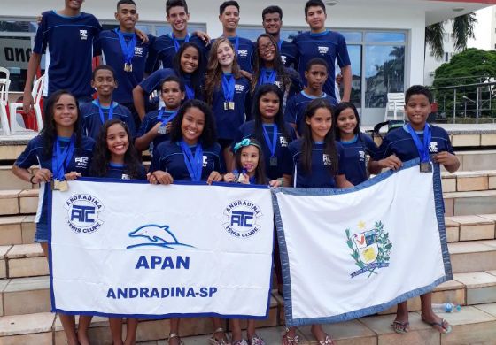 Nadadores andradinenses conquistam 54 medalhas em competição regional 