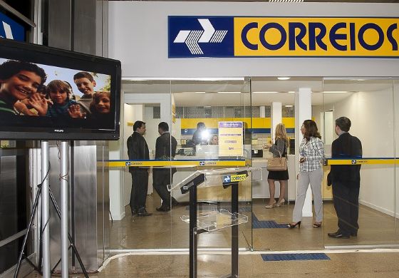 Correios vão operar na área de telefonia móvel