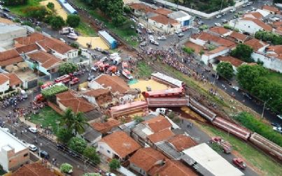 Moradores protestam contra linha férrea após descarrilamento em RP