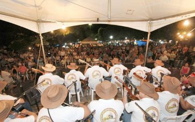 Orquestra de Viola se apresenta em Feira Noturna em Andradina